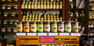 محل بيع توابل وبهارات فاخرة مع خدمة الطحن حسب الطلب